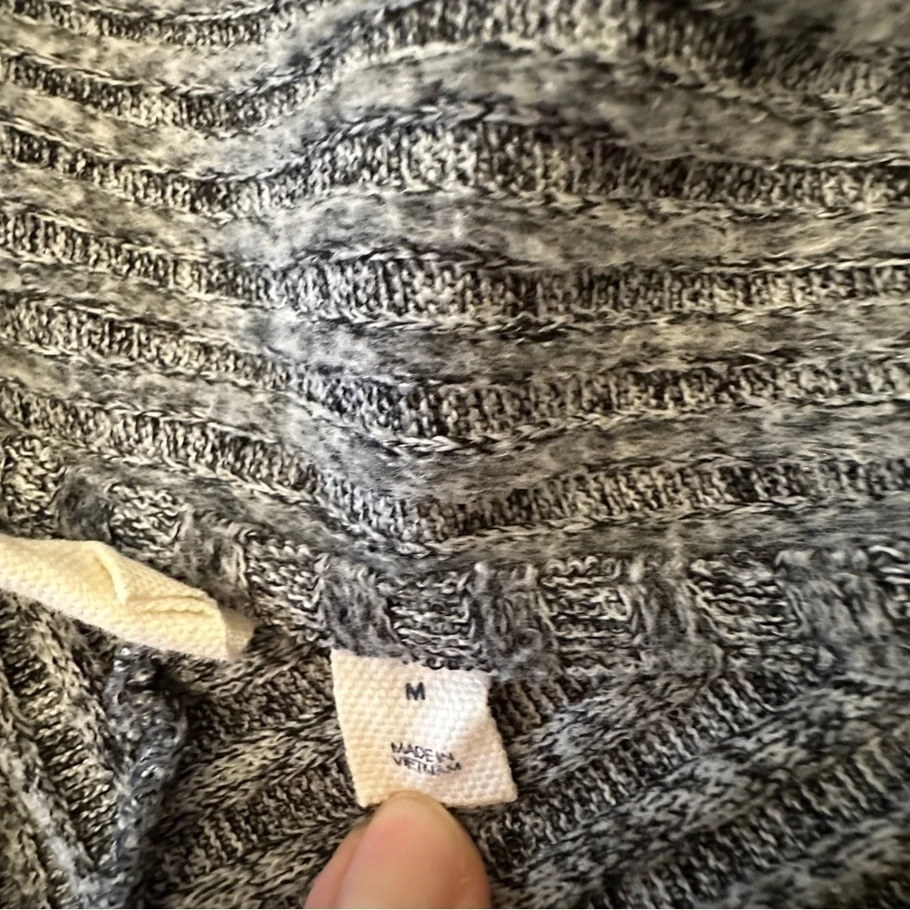 GAP women M Cozy Gray Knit Cardigan Rayon Bend